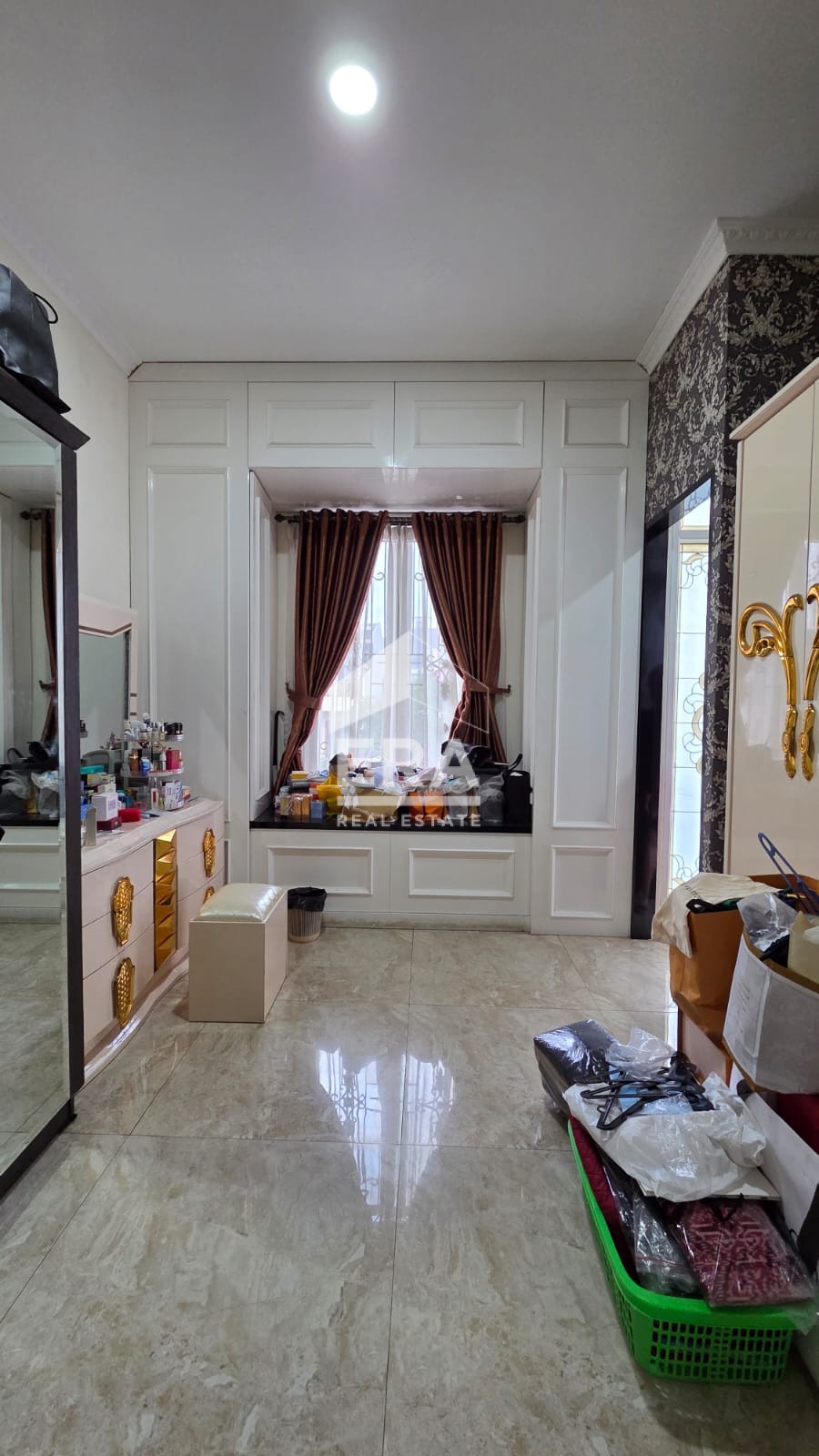 interior 13