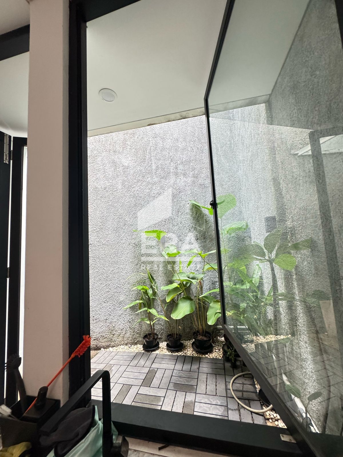 interior 10