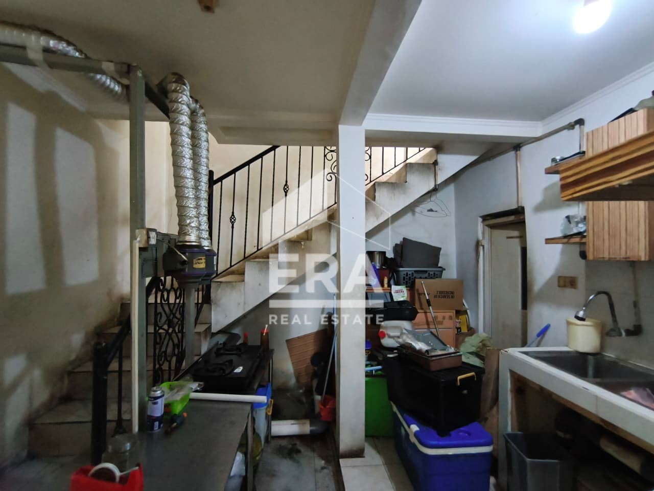 interior 8