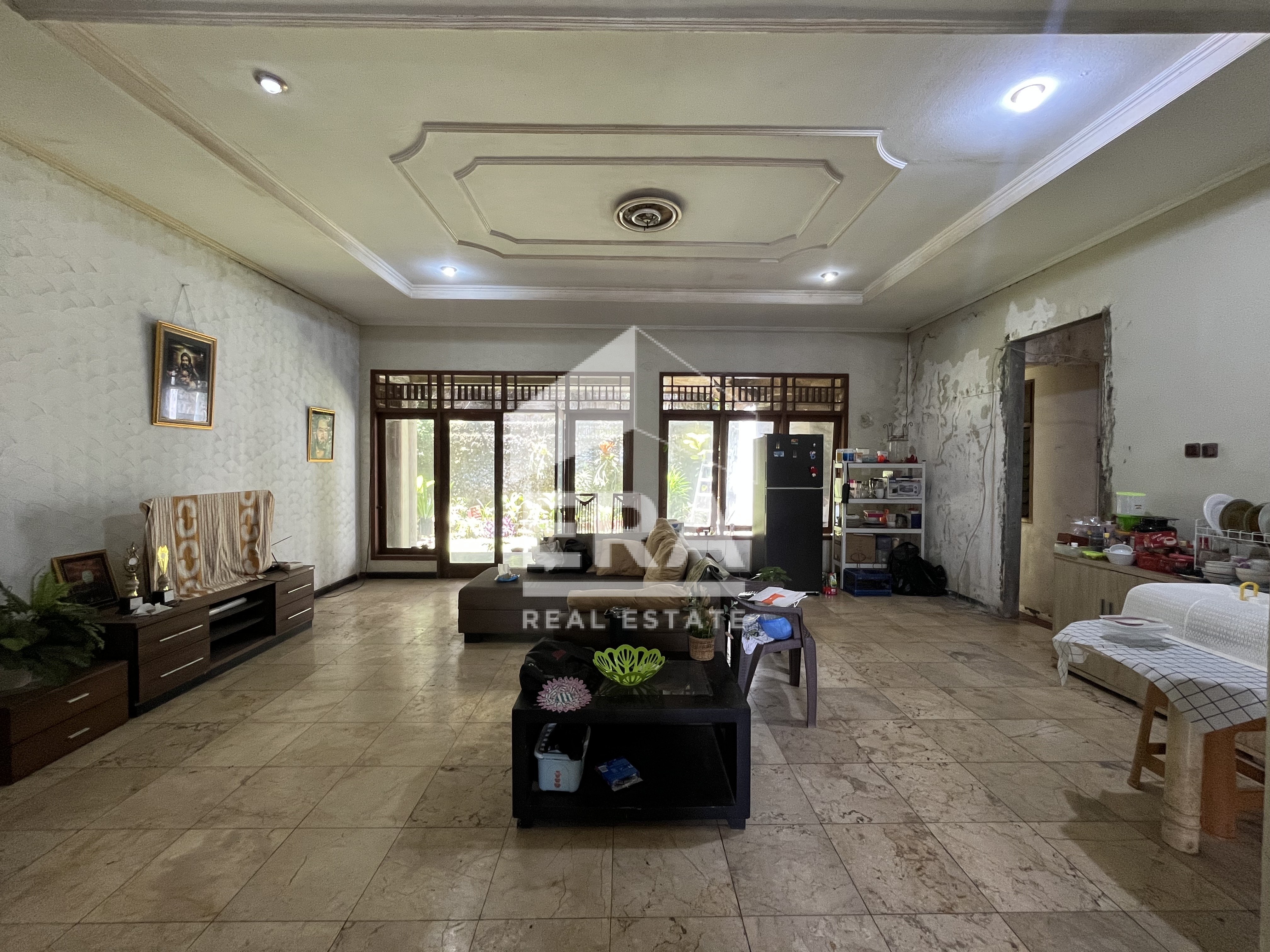 interior 8