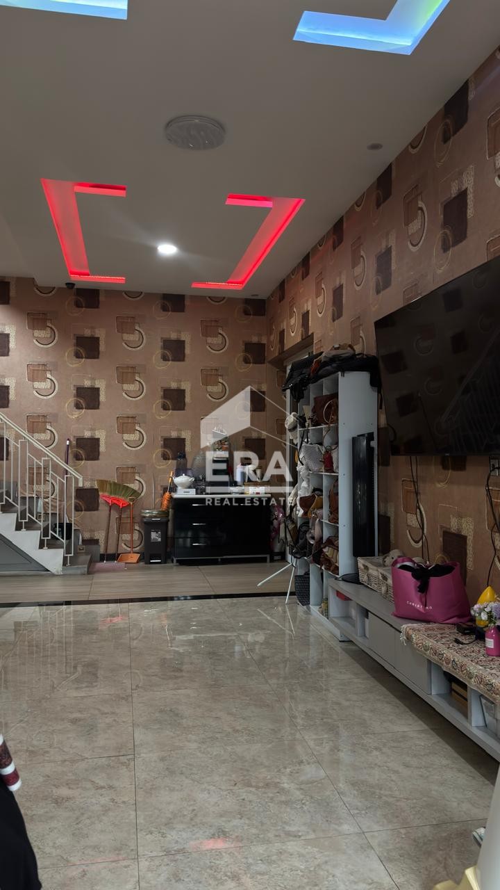 interior 8