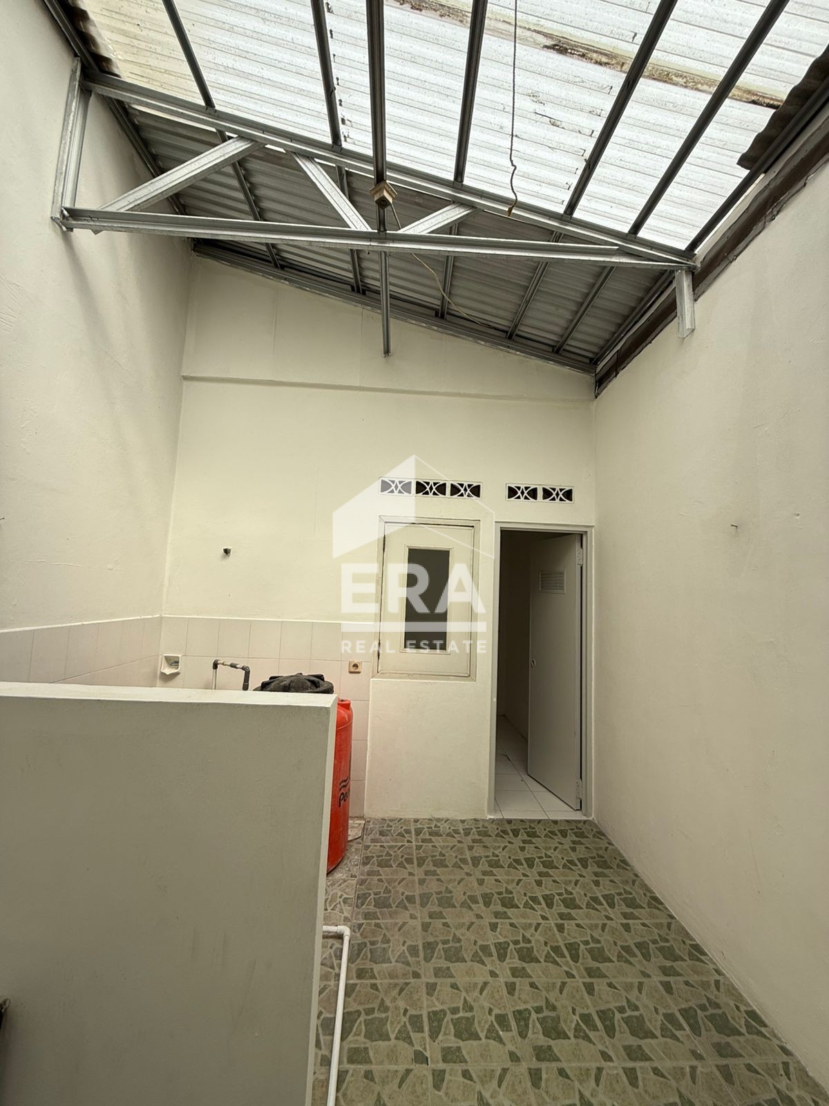 interior 8