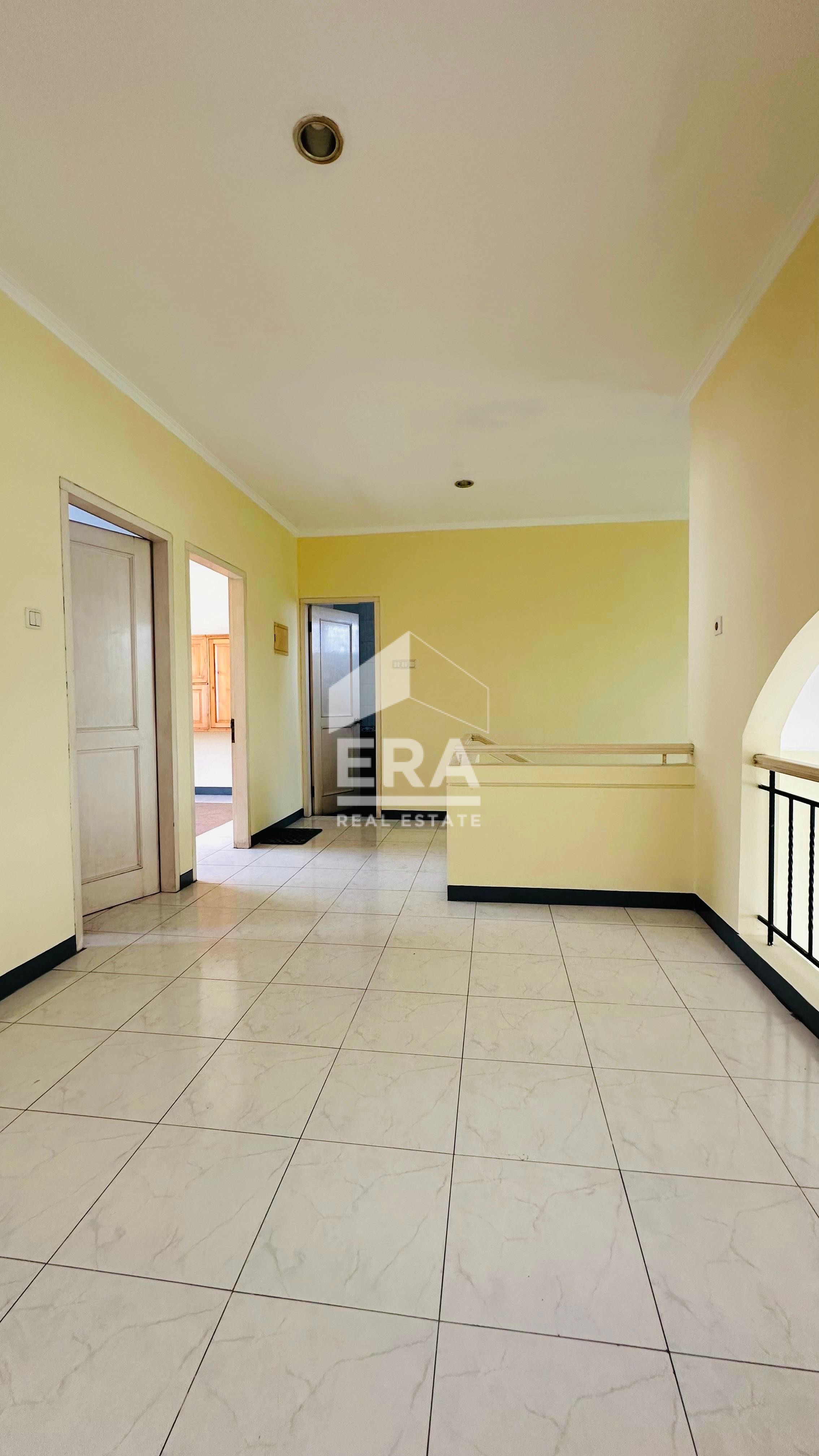interior 8