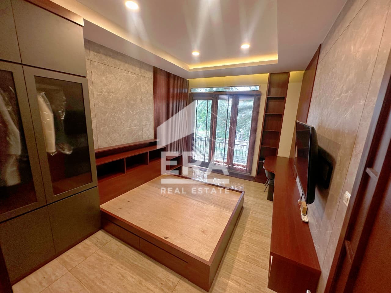 interior 28