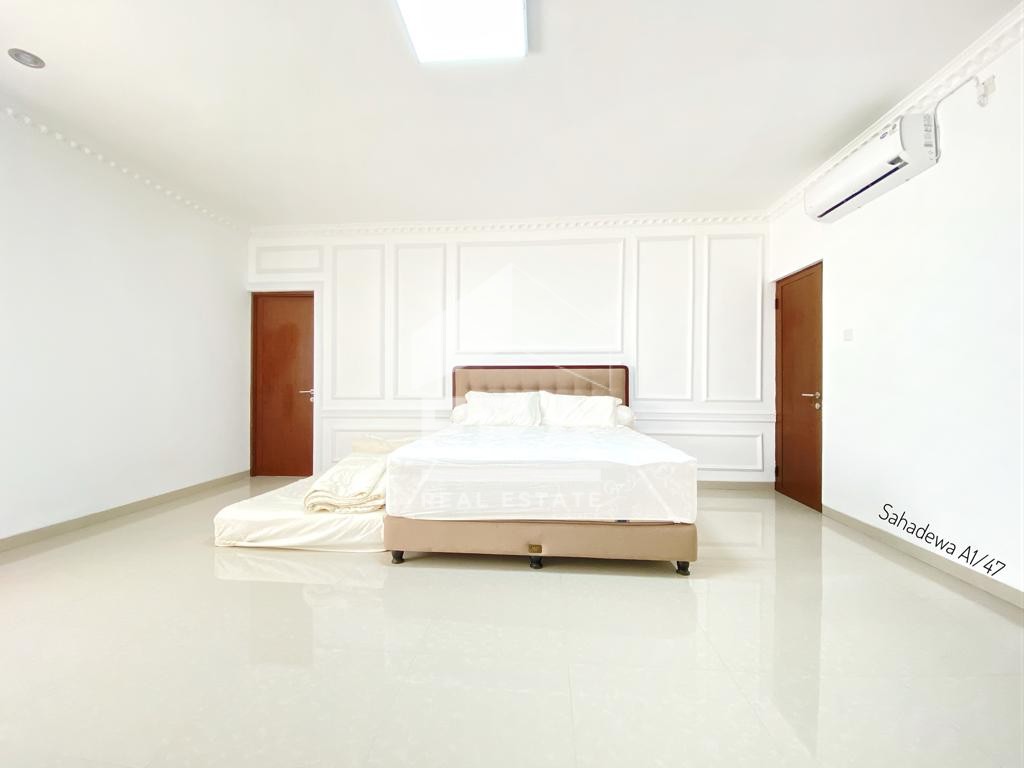 interior 8