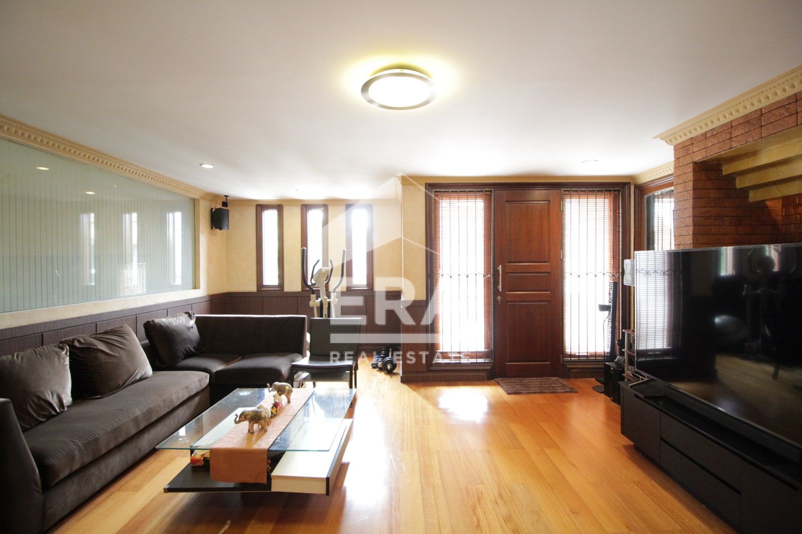 interior 6