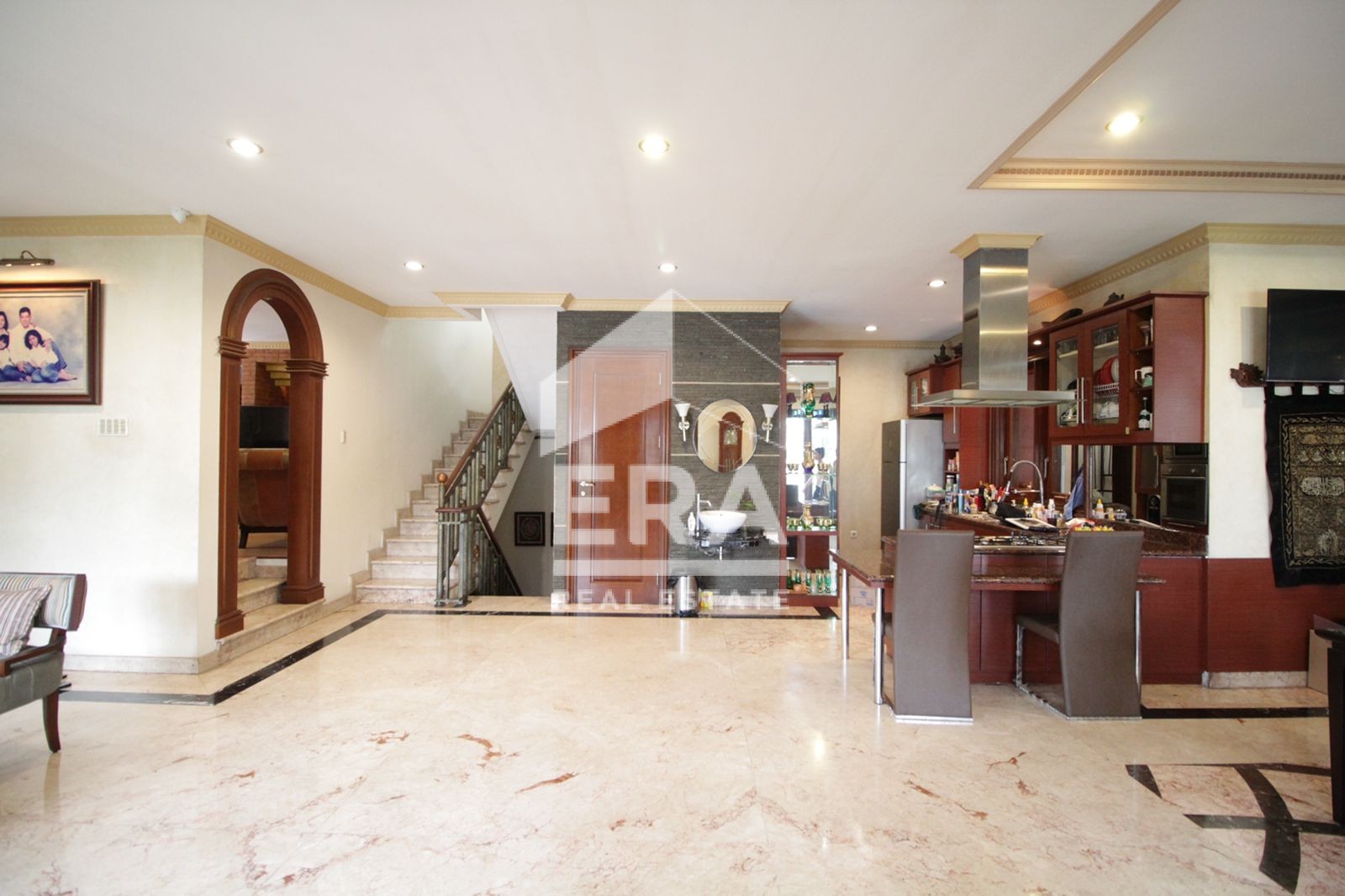 interior 8