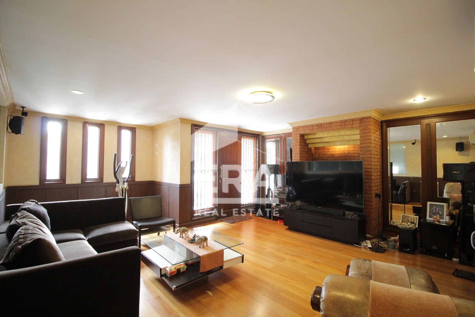 interior 11