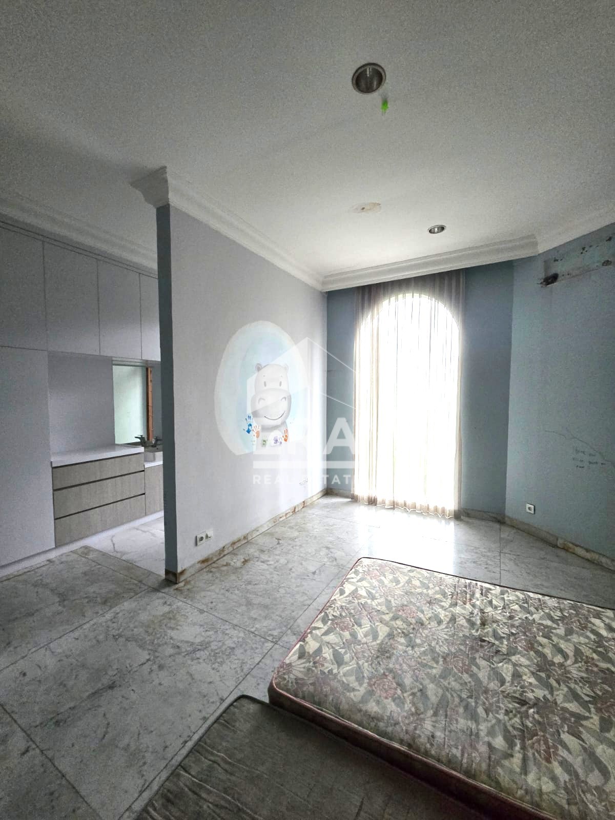 interior 11