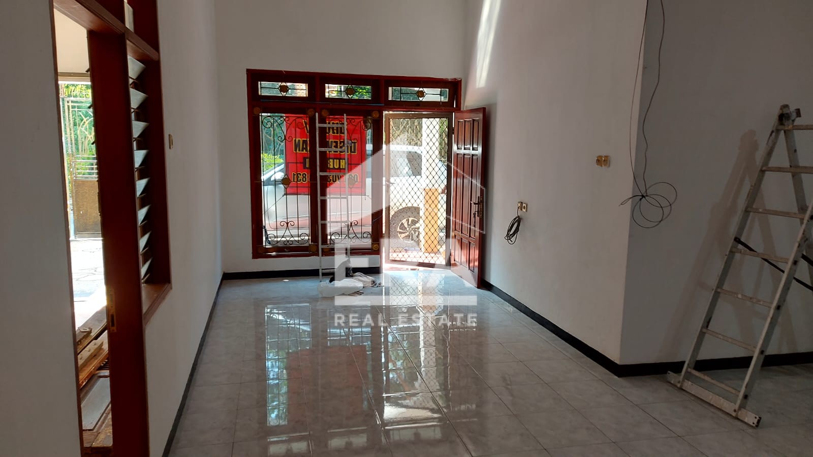 interior 8