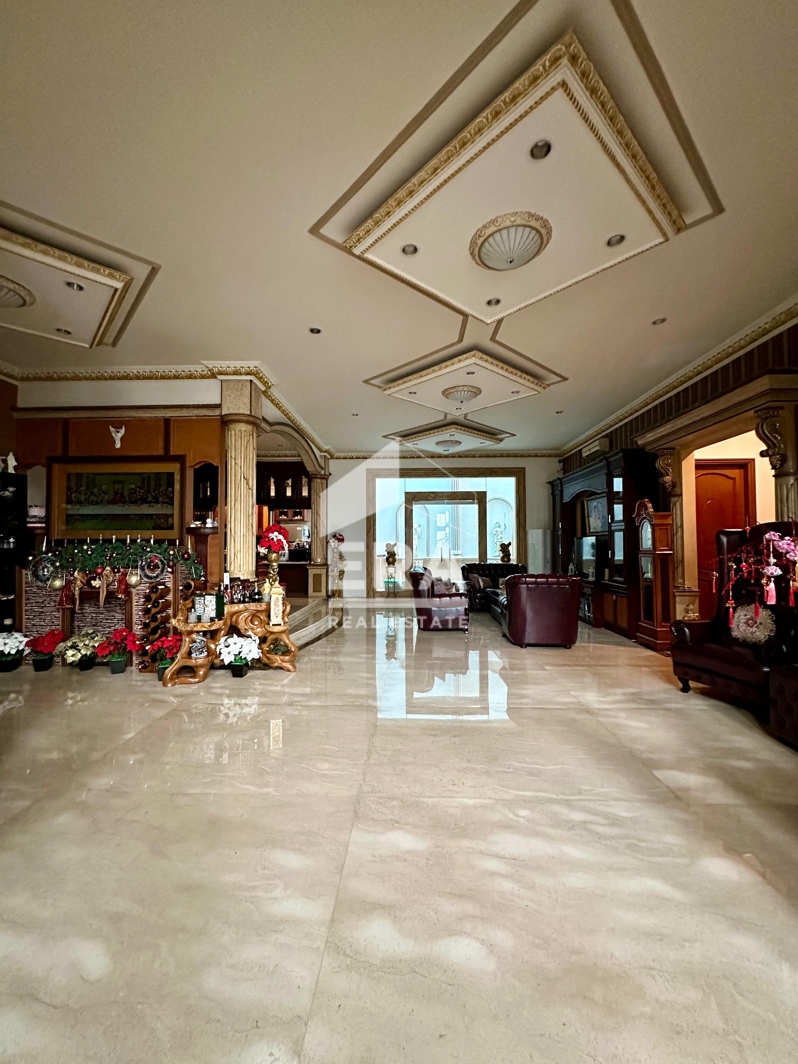 interior 27