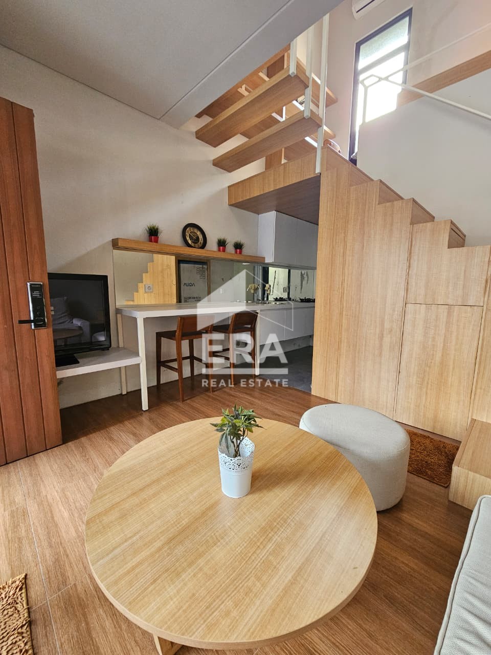 interior 8