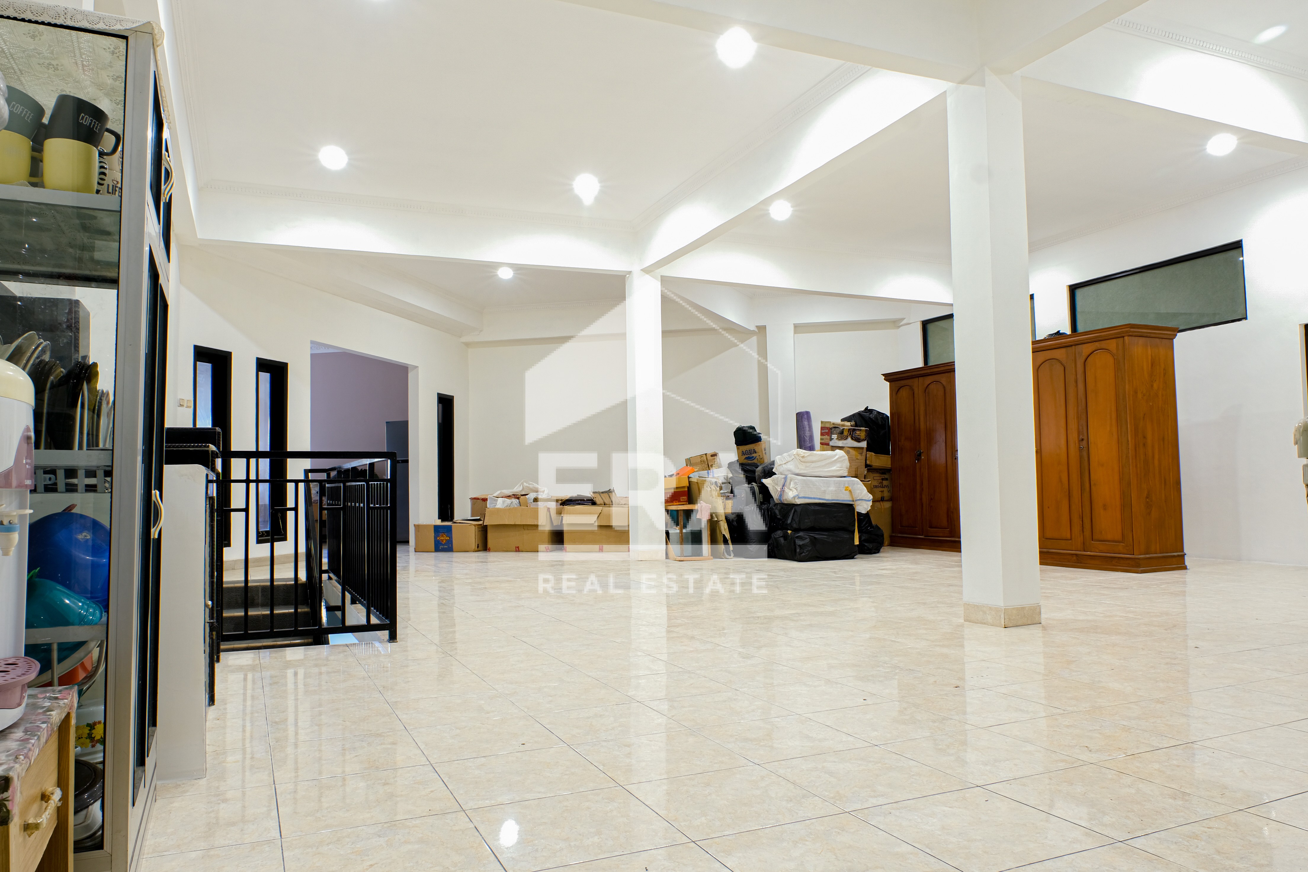 interior 6