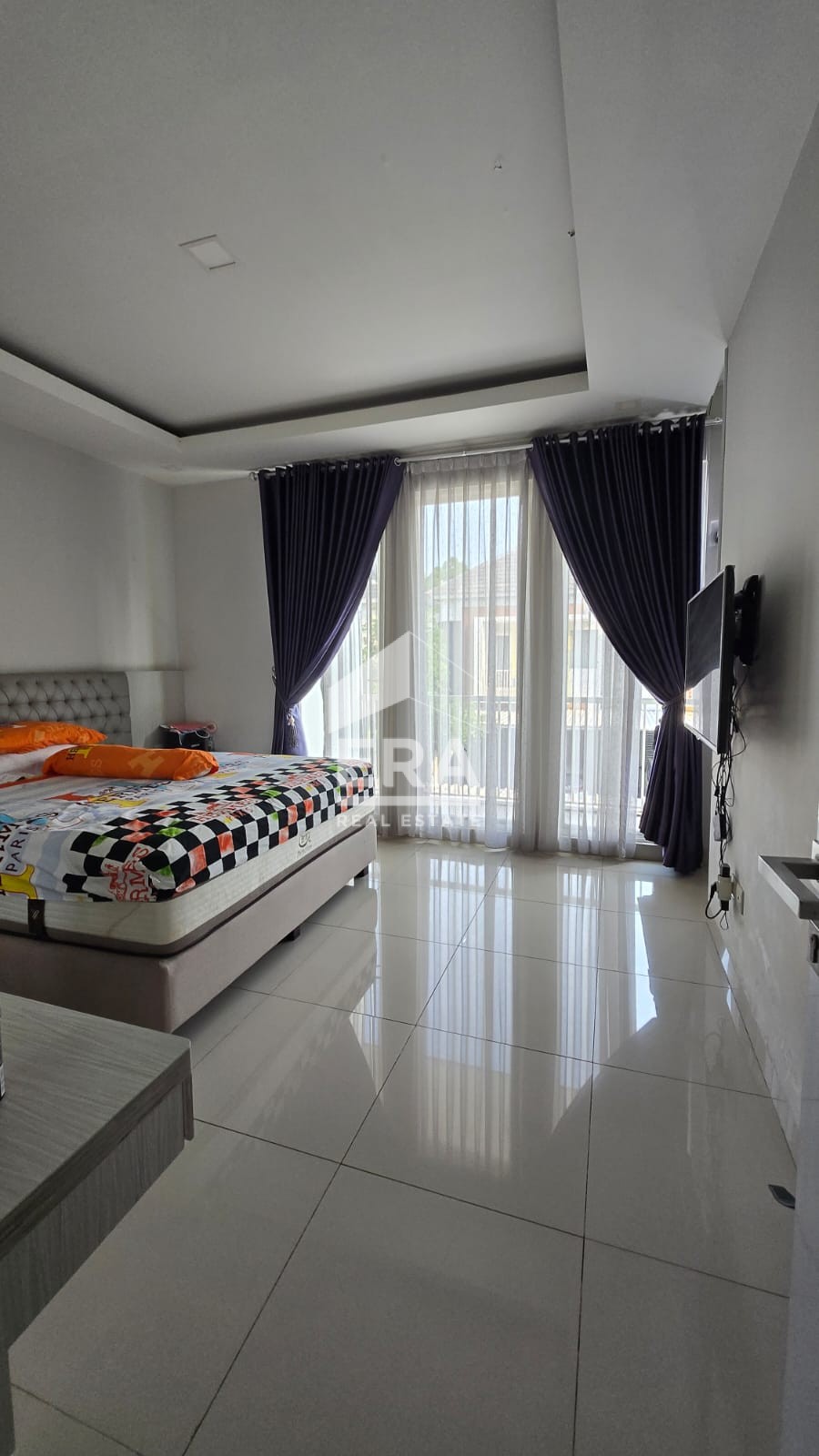 interior 8