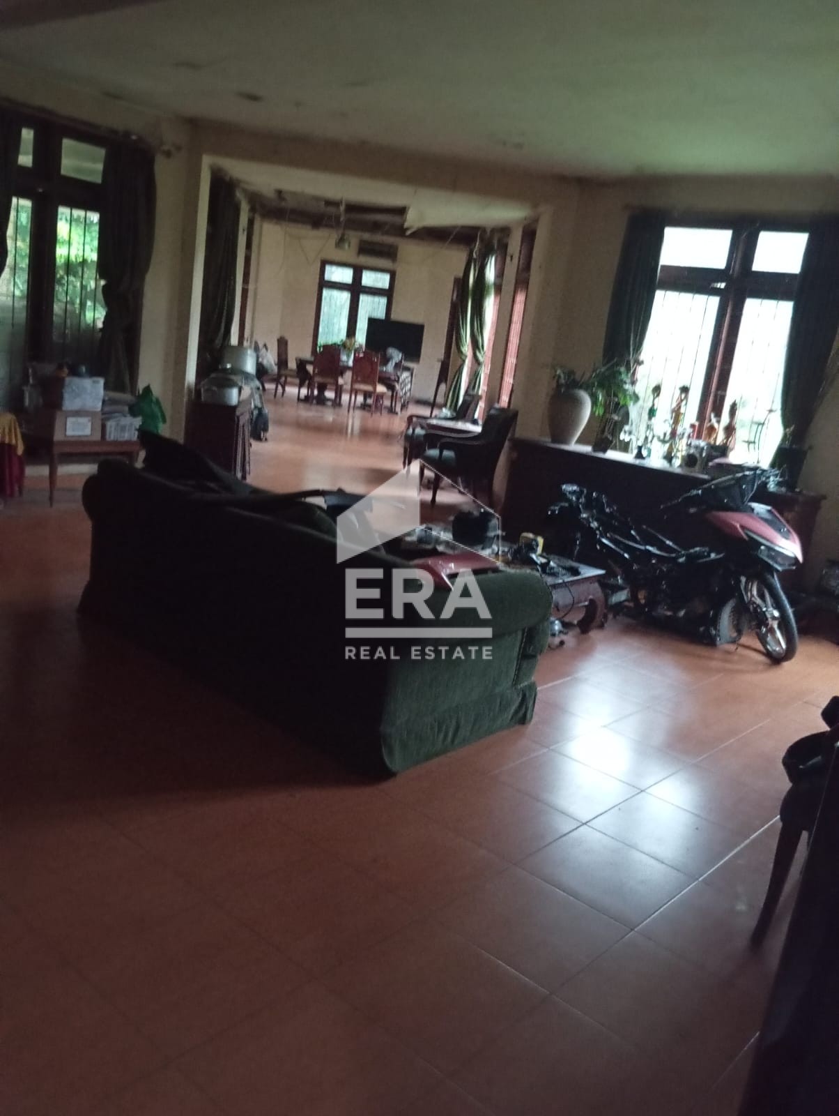 interior 8