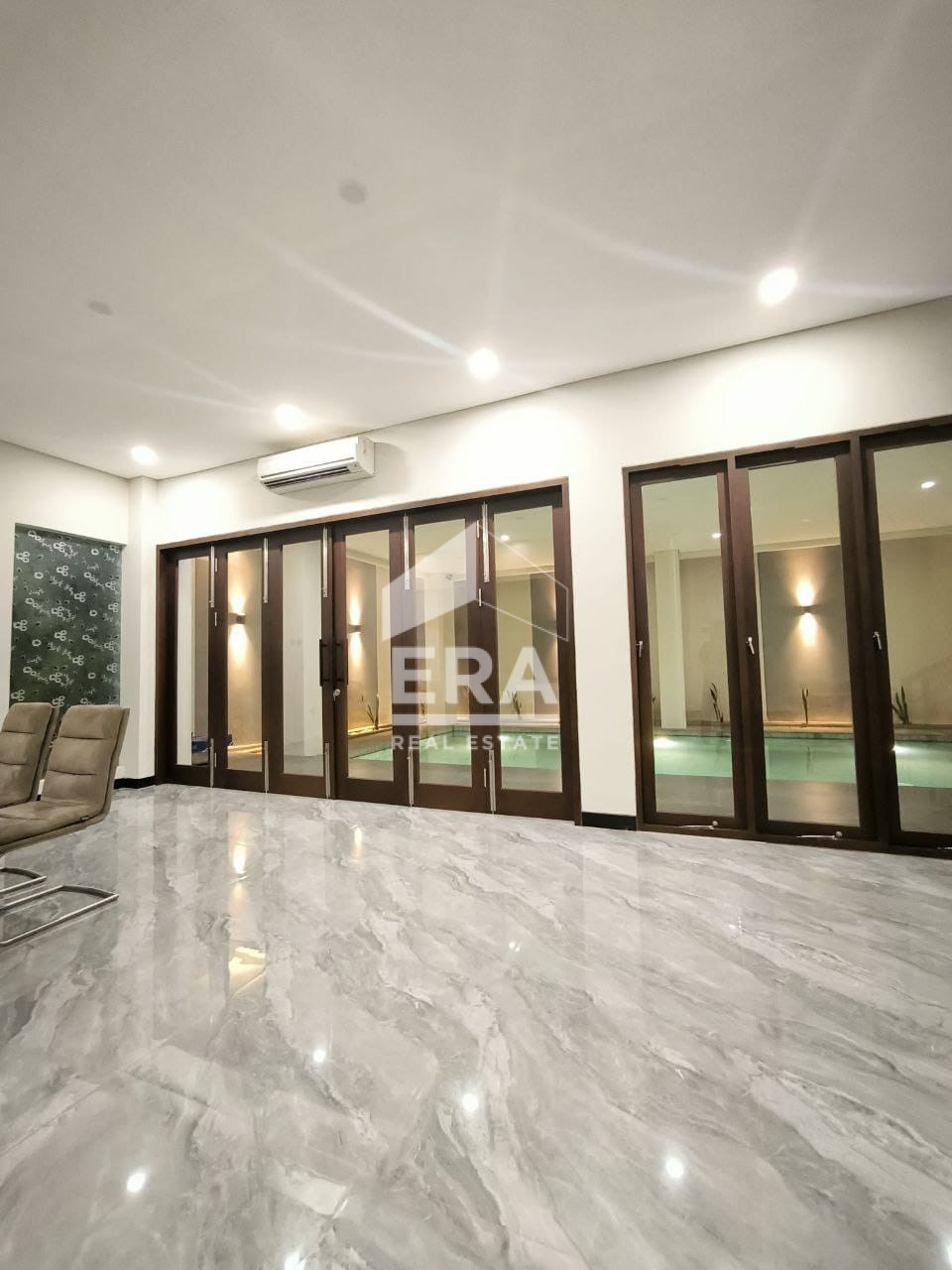 interior 10