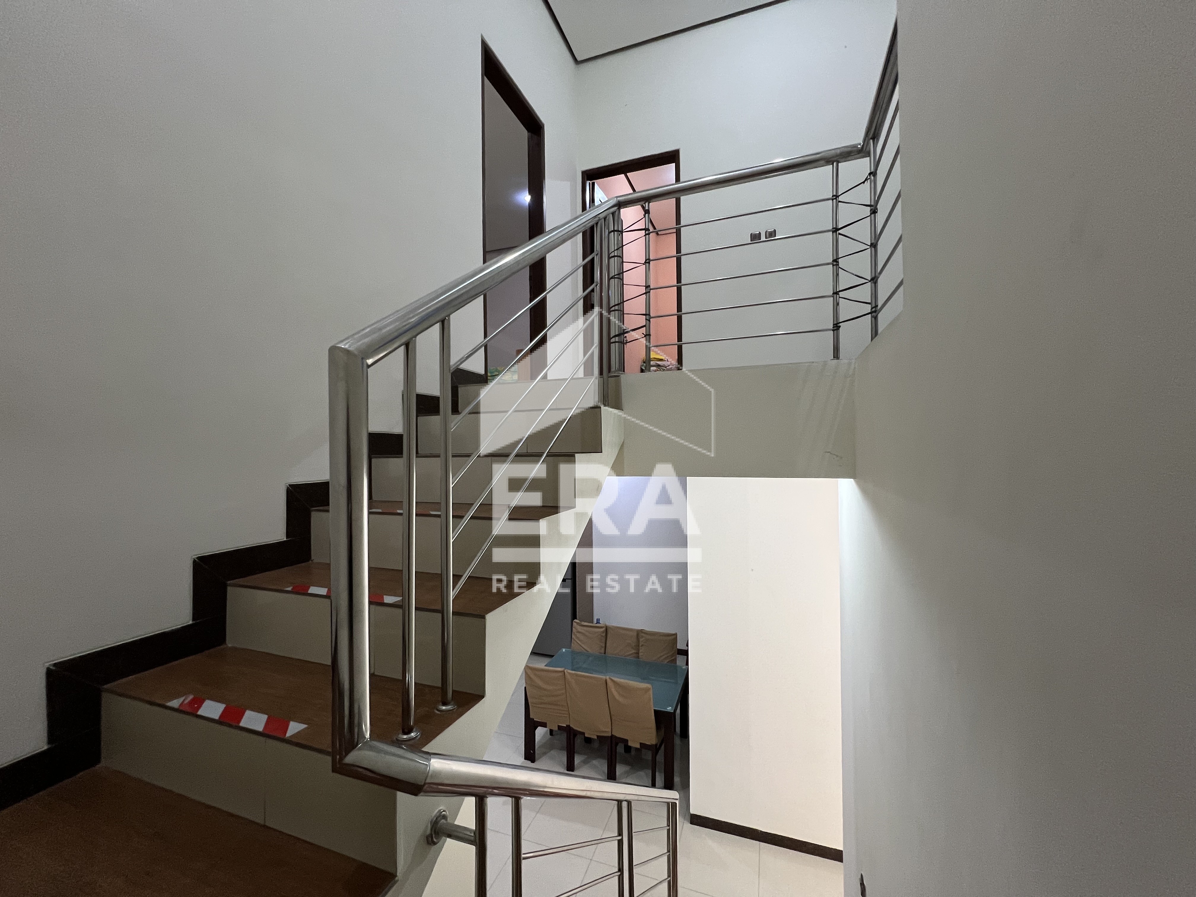 interior 8