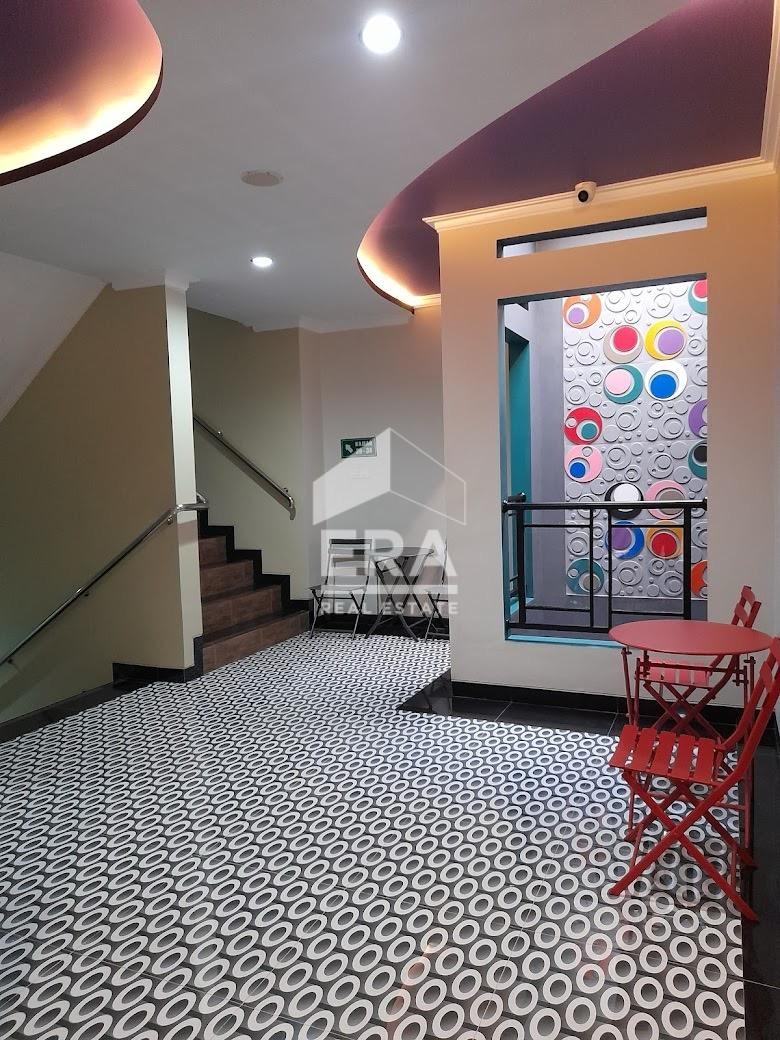 interior 8