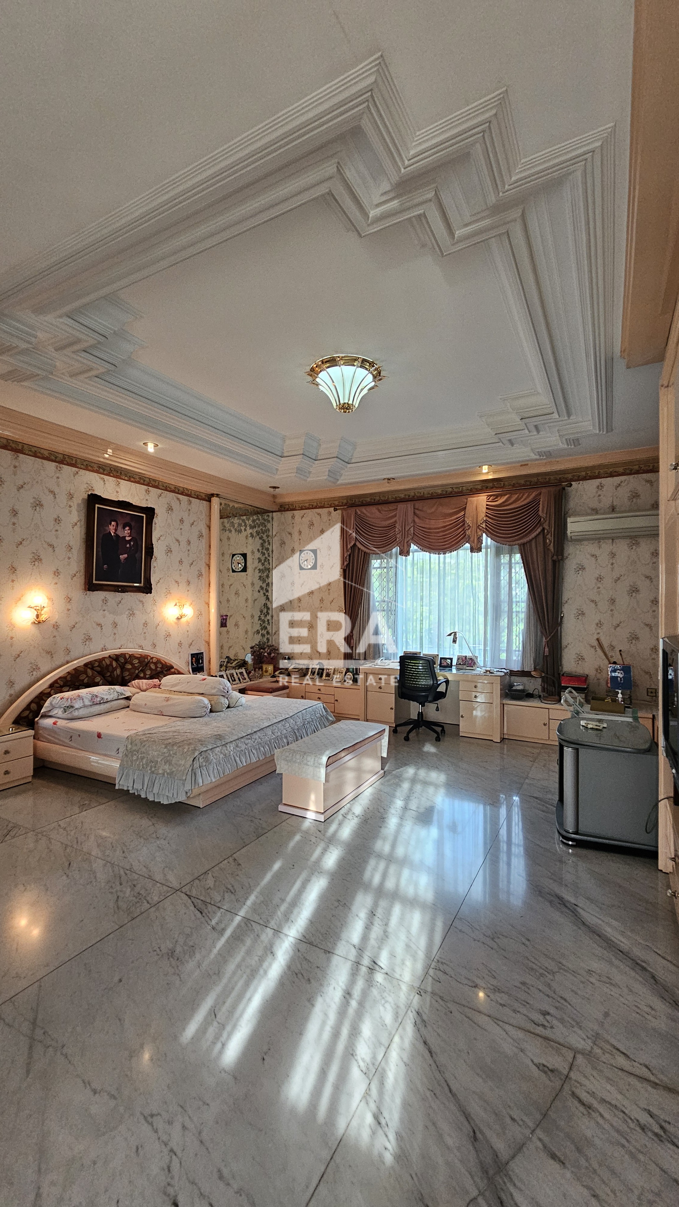 interior 8