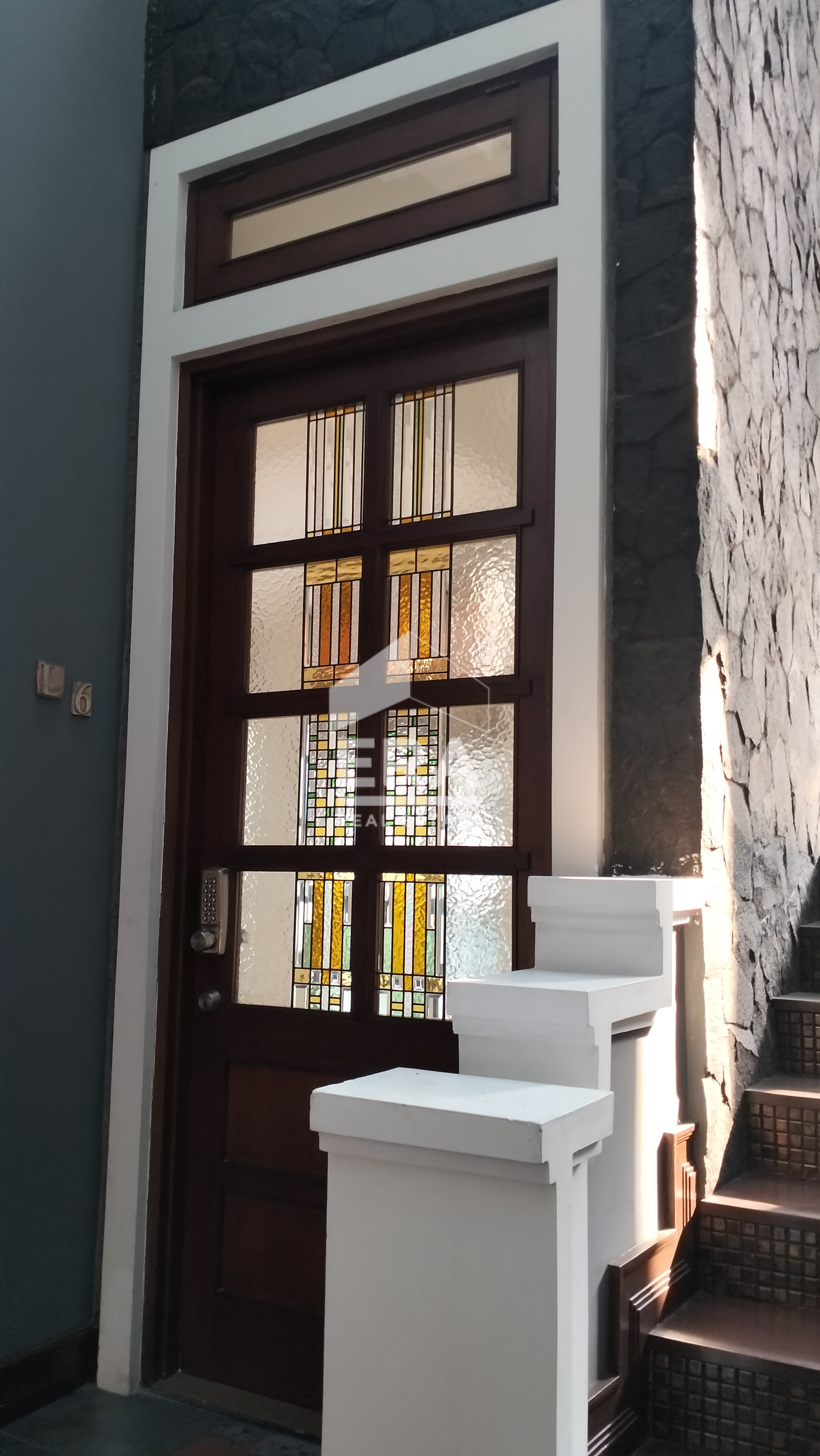 interior 8
