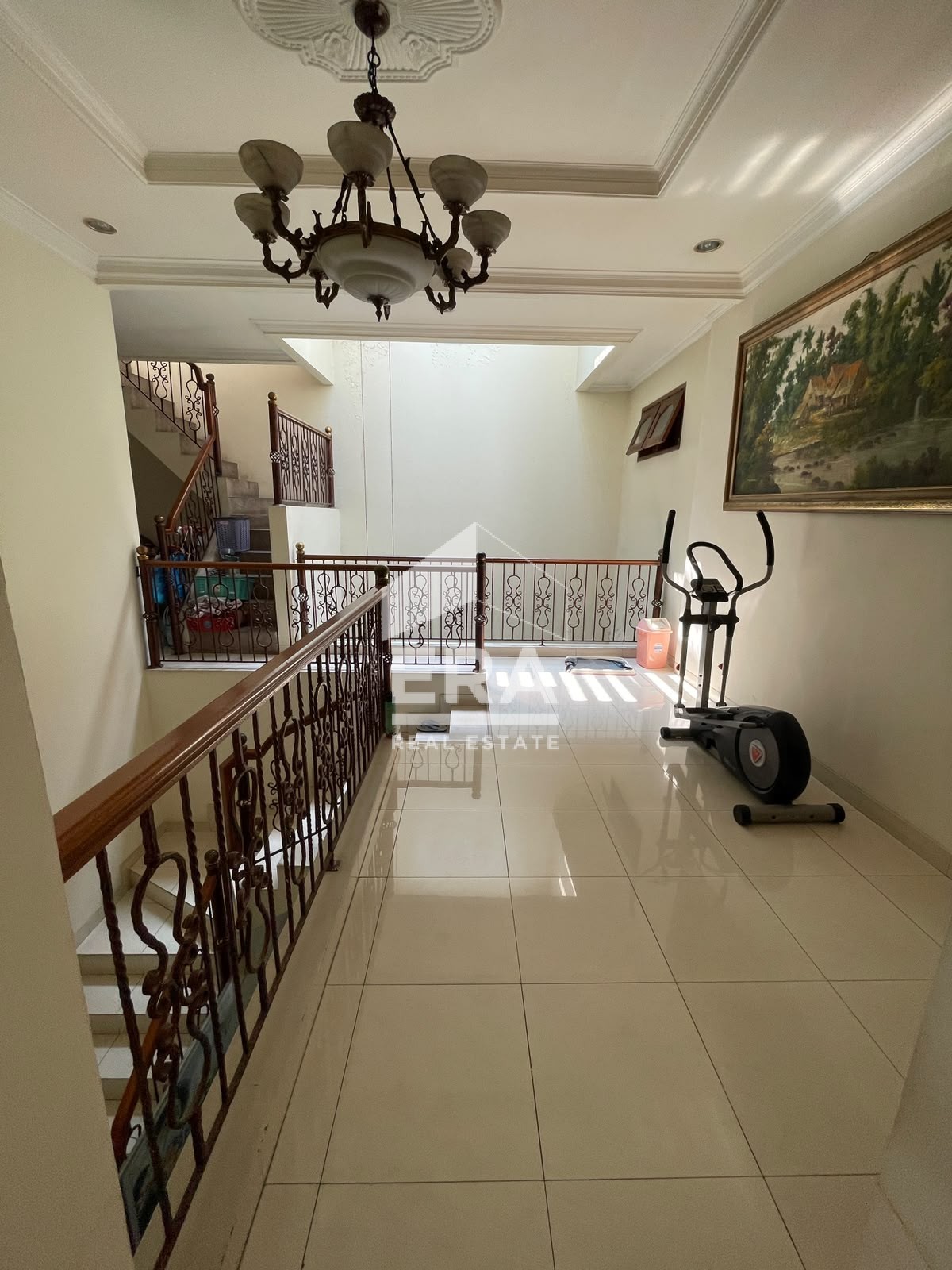 interior 8