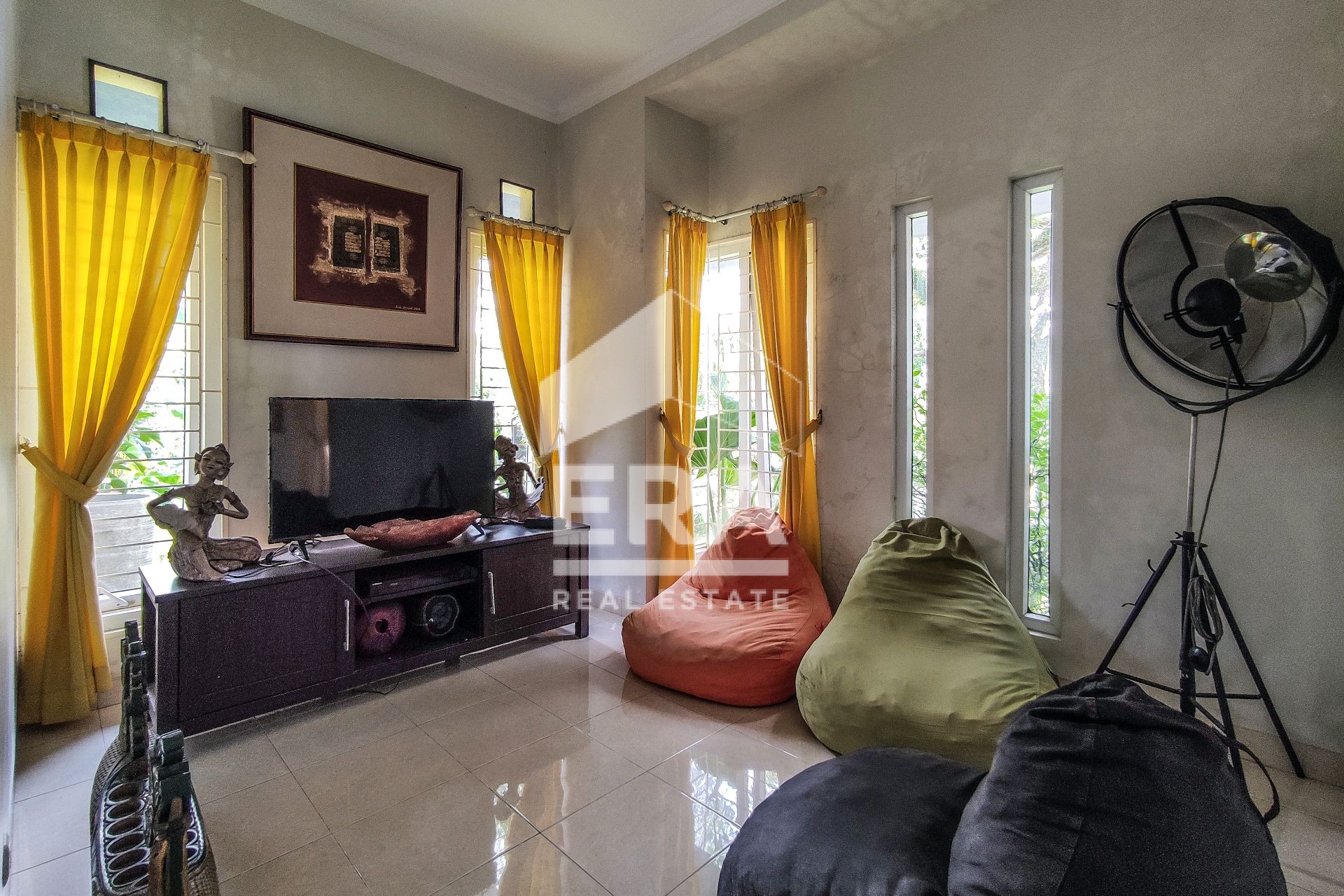 interior 8