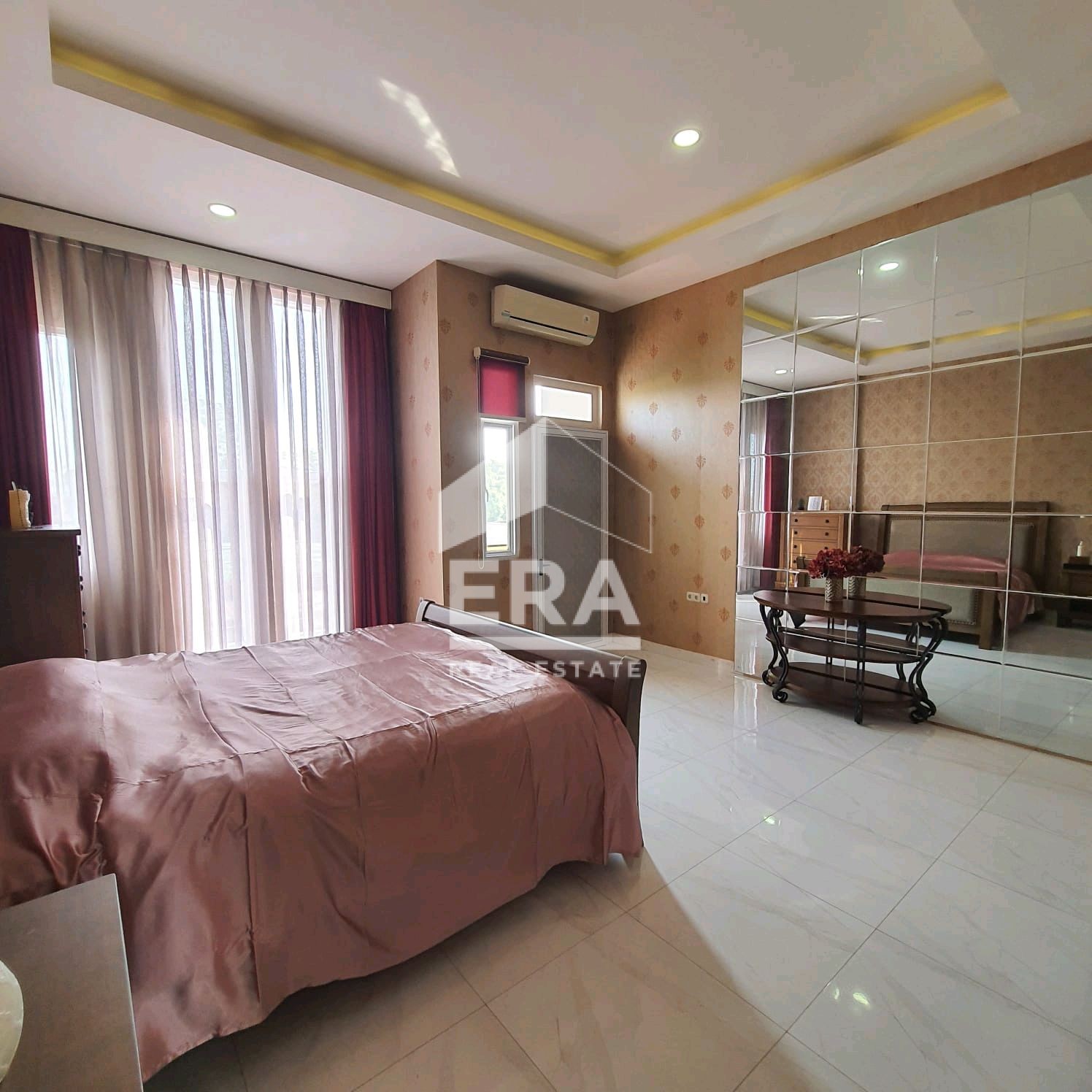 interior 8
