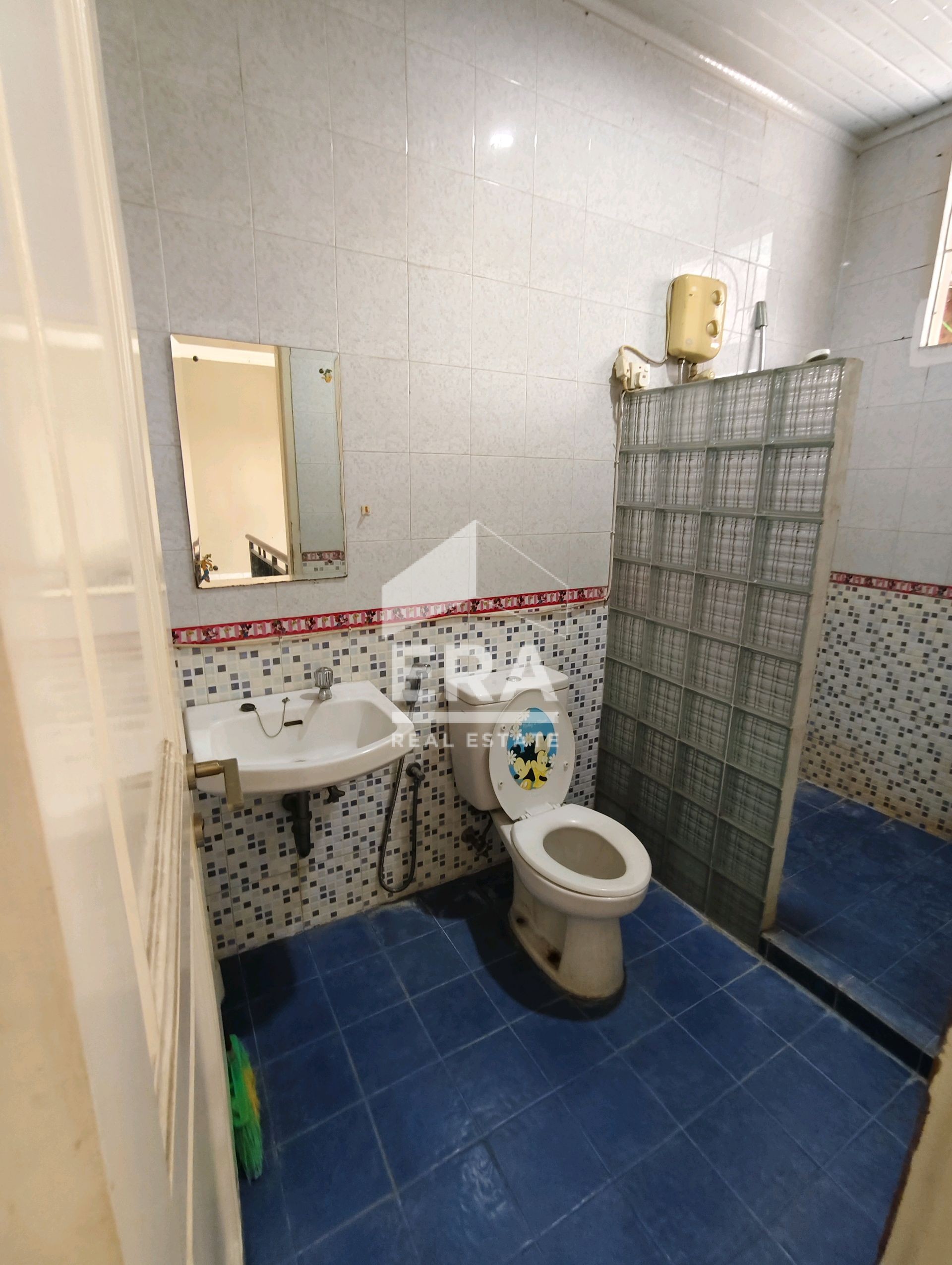 interior 8