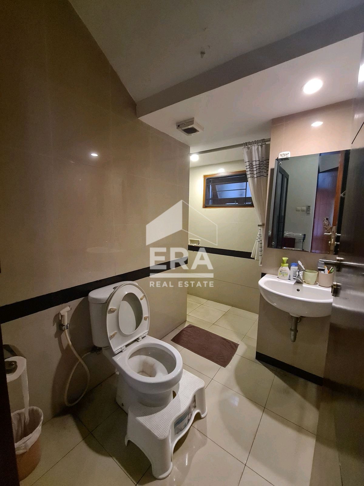 interior 8