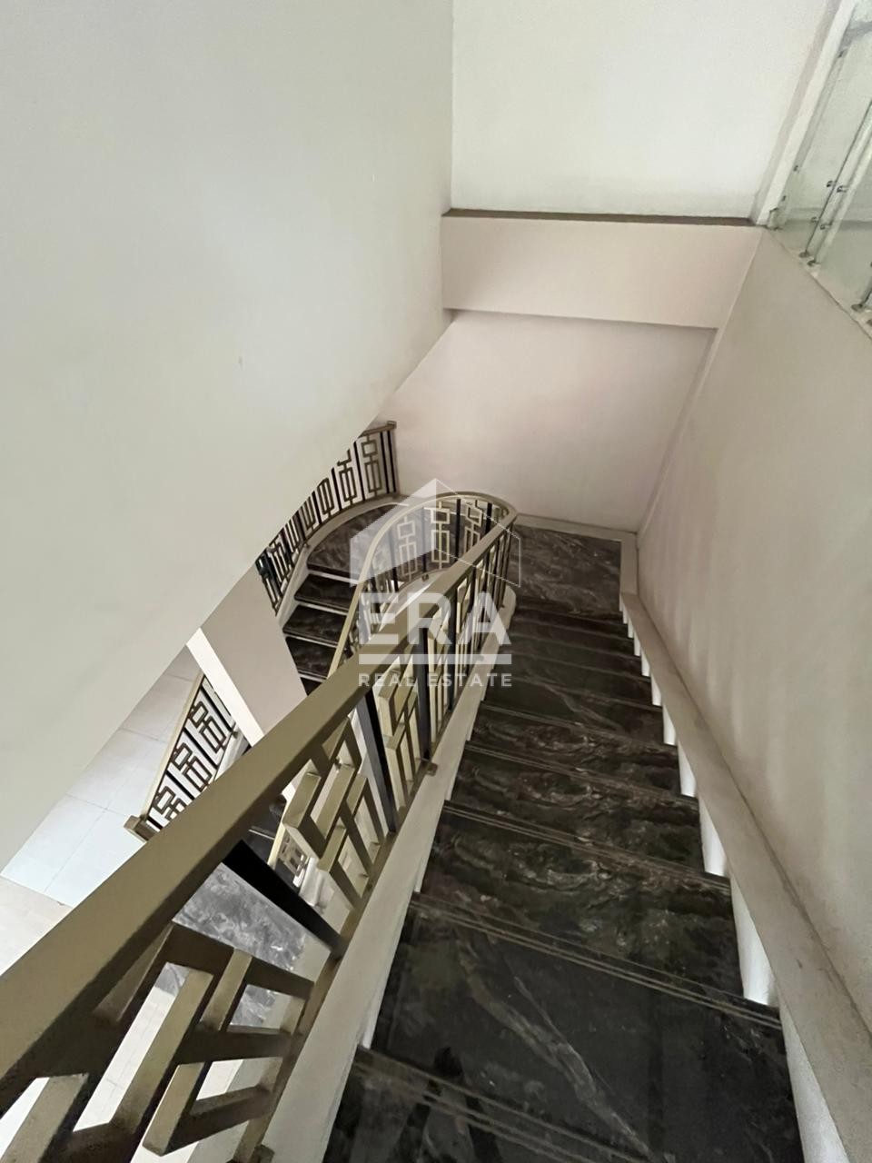 interior 8
