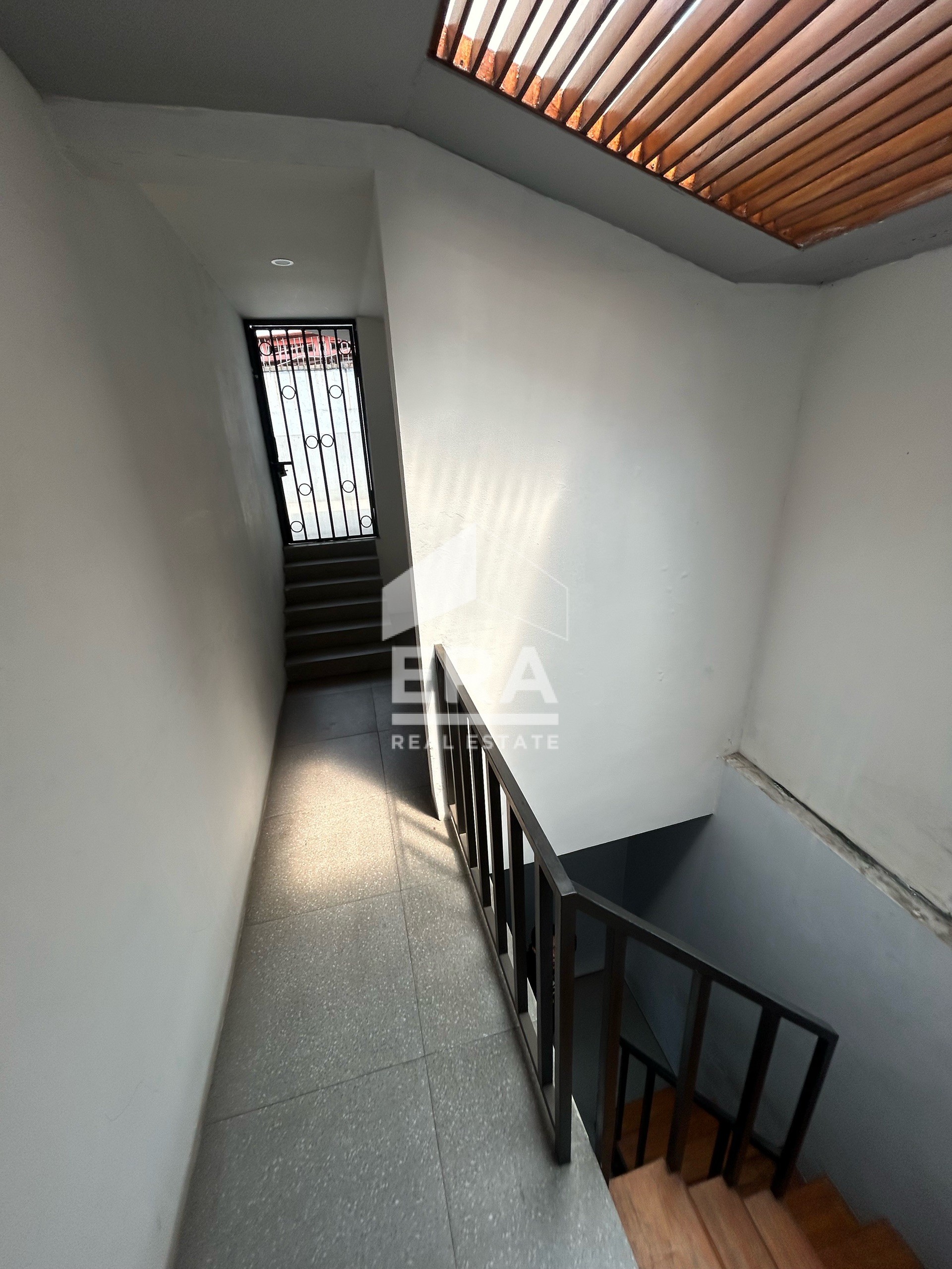 interior 8