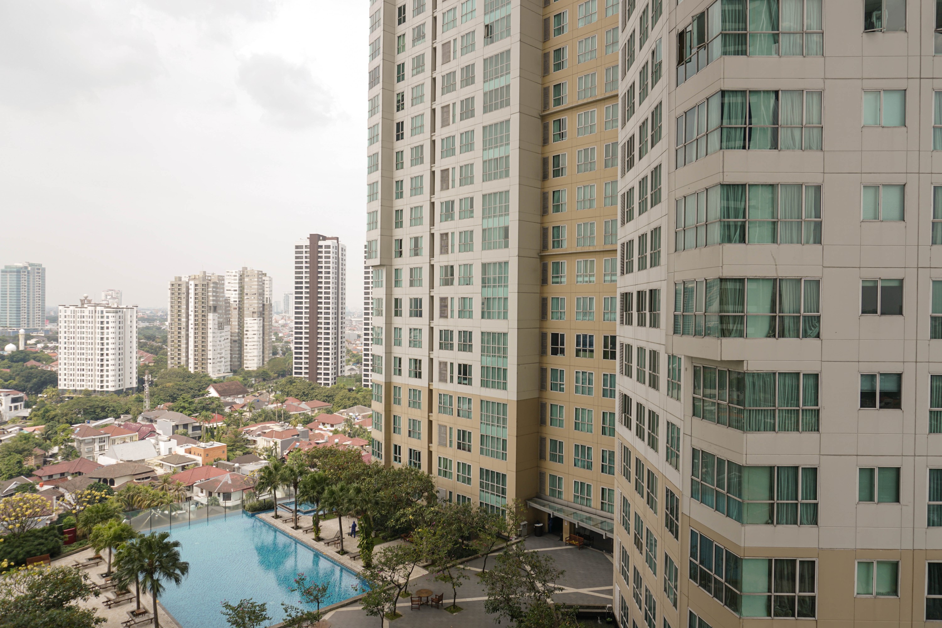 Kos atau Apartemen? Ini Perbandingan yang Wajib Anda Tahu Sebelum Memilih